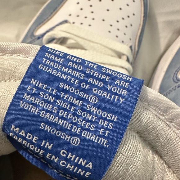 Authentic Air Jordan 1 Retro High OG GS - Picture 13 of 16